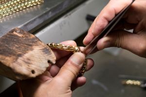 Goldschmiedearbeit bei Juwelier Dührkoop